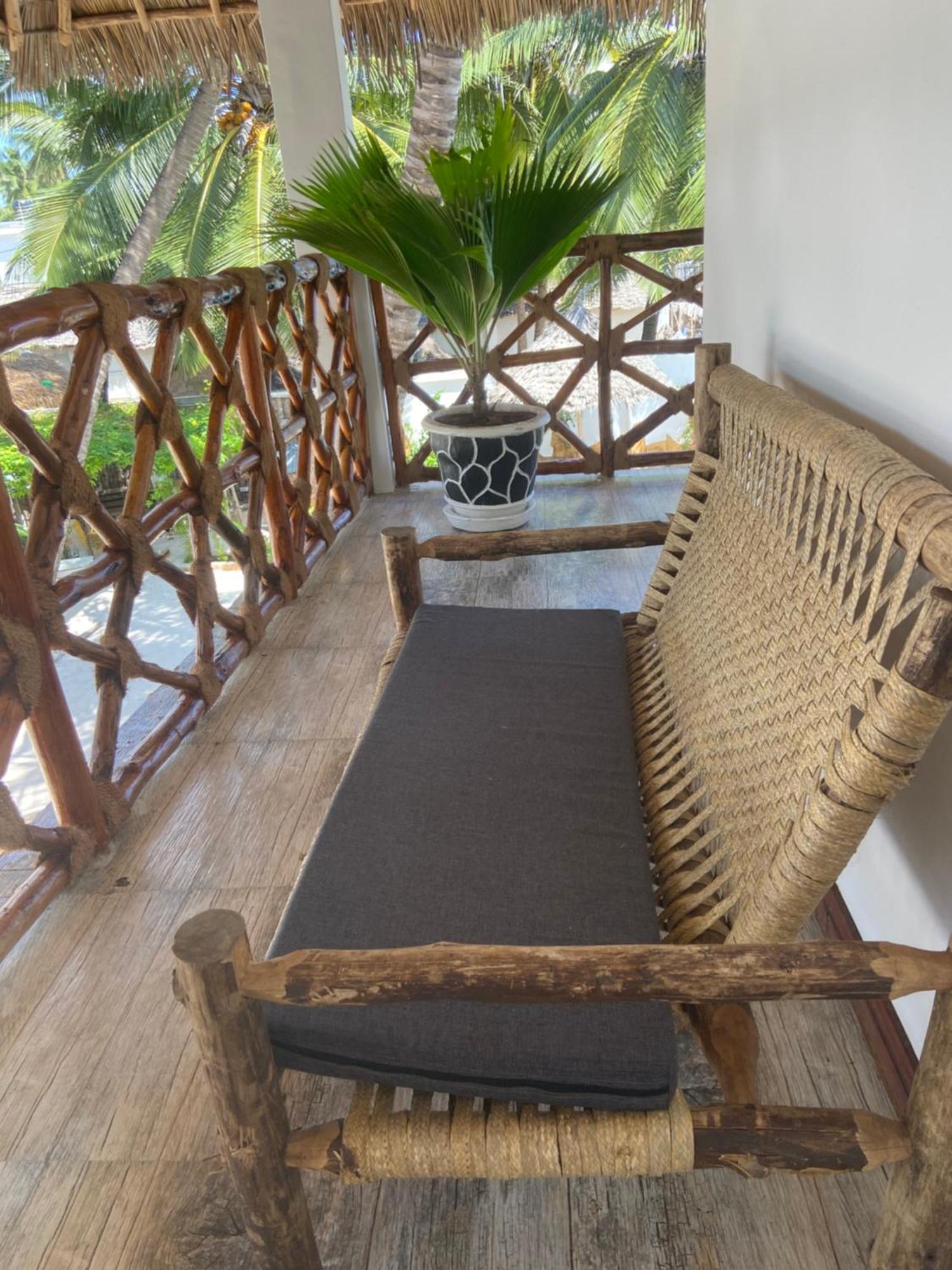 Waka Waka Bed and Breakfast Pwani Mchangani Buitenkant foto