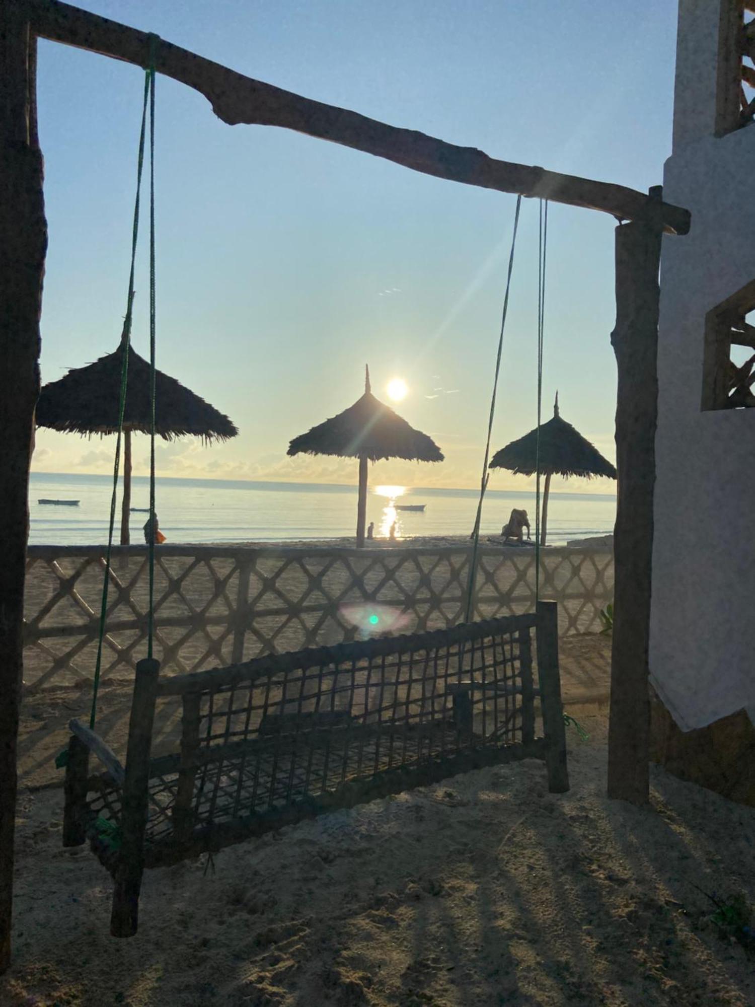 Waka Waka Bed and Breakfast Pwani Mchangani Buitenkant foto