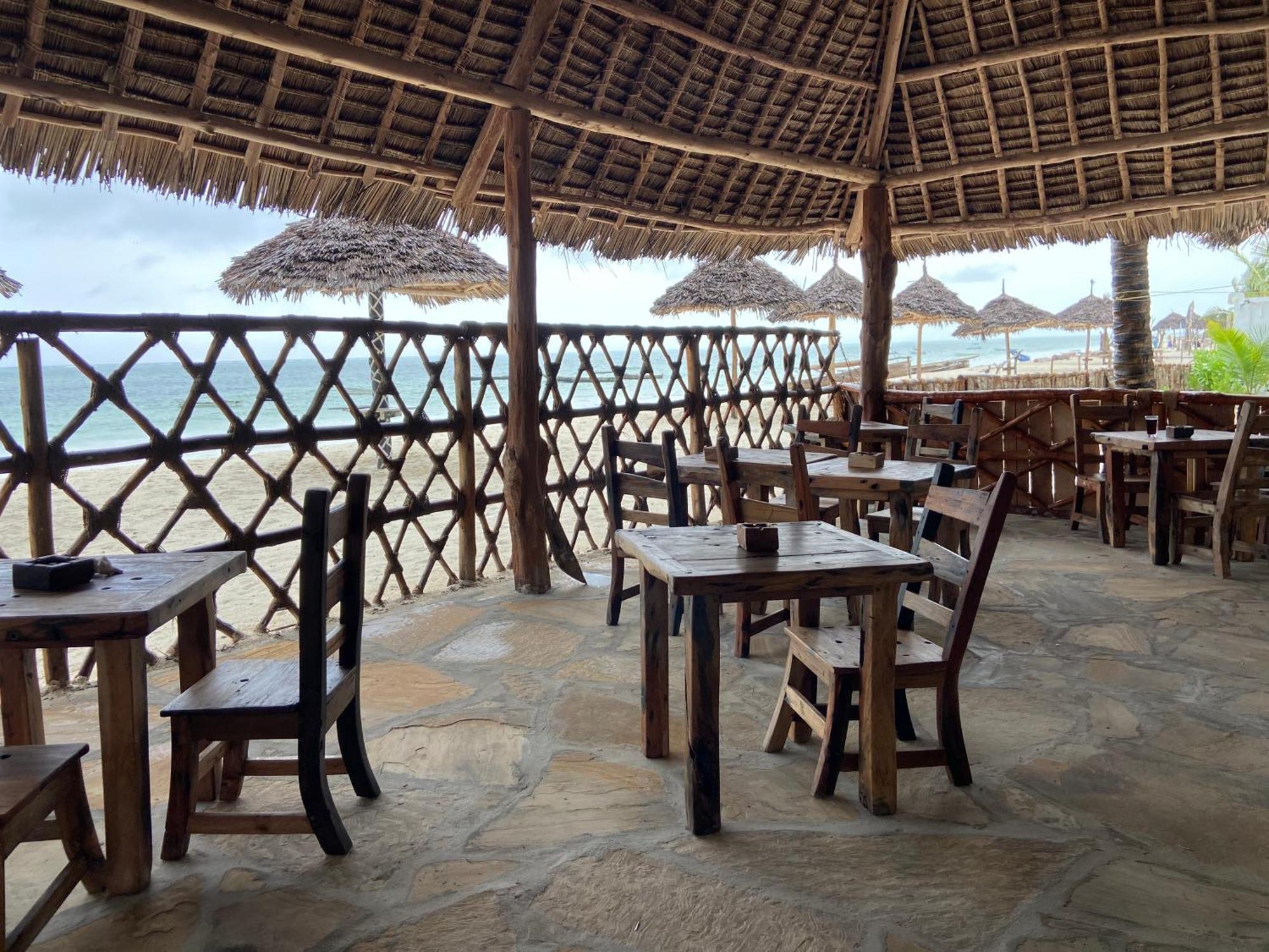 Waka Waka Bed and Breakfast Pwani Mchangani Buitenkant foto